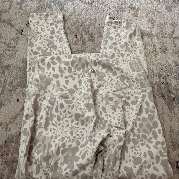 Patterned Lulu Leggings Size 8 - Picture 3 of 5